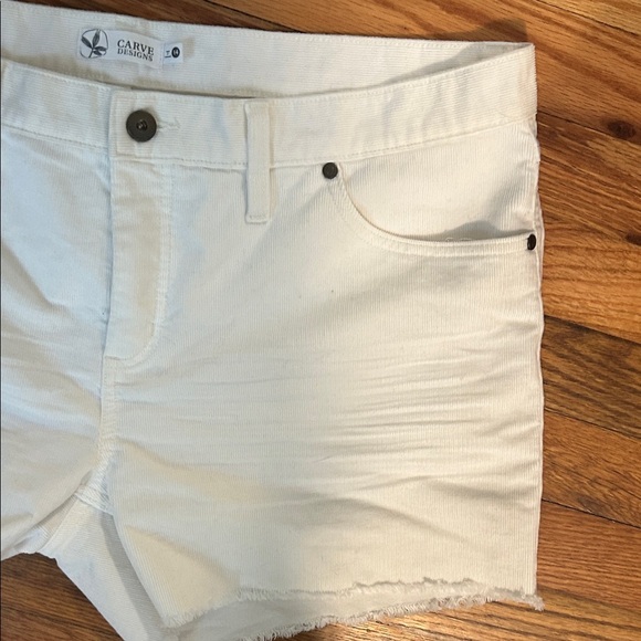 Carve Cream Corduroy Shorts - Picture 3 of 4